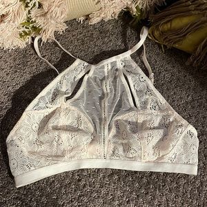 Like new Victoria’s Secret Very Sexy floral white nude lace bra bralette